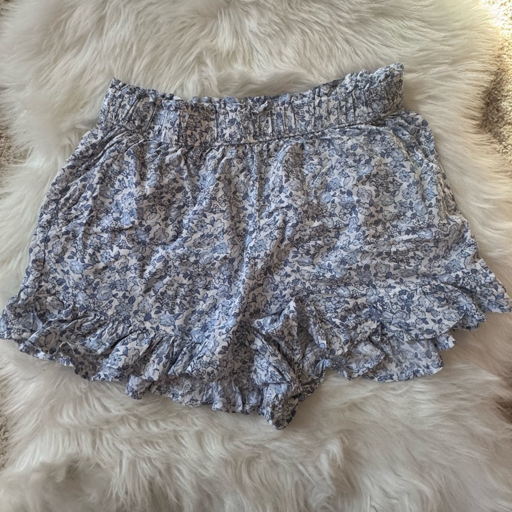 Hollister Size M Floral Ruffle Hem Shorts - Picture 2 of 8